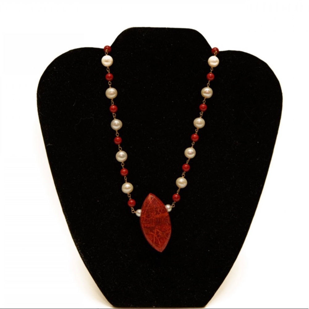 Tropical necklace statement! Gorgeous